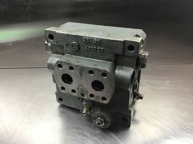 Liebherr Connecting Plate - Помпа: фото 1 Liebherr Connecting Plate - Помпа: фото 1