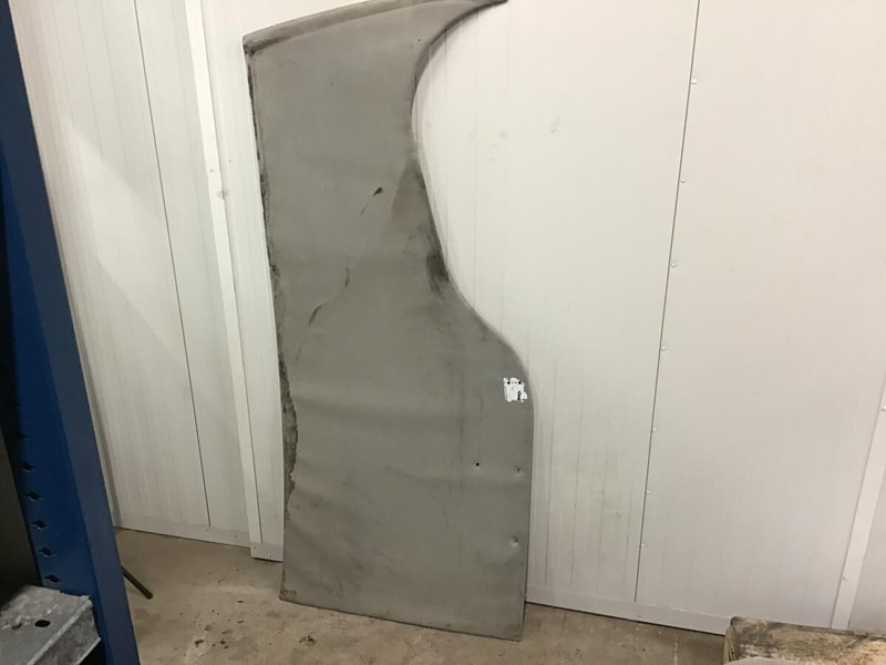 Liebherr Cover - Бампер: фото 1 Liebherr Cover - Бампер: фото 1