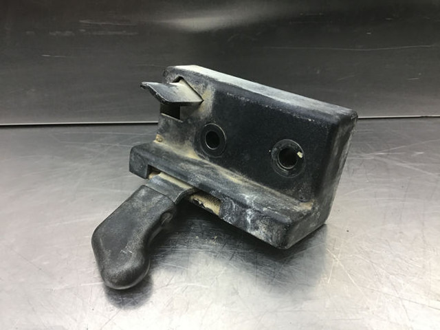 Liebherr Lock Right - Кузов и экстерьер: фото 1 Liebherr Lock Right - Кузов и экстерьер: фото 1