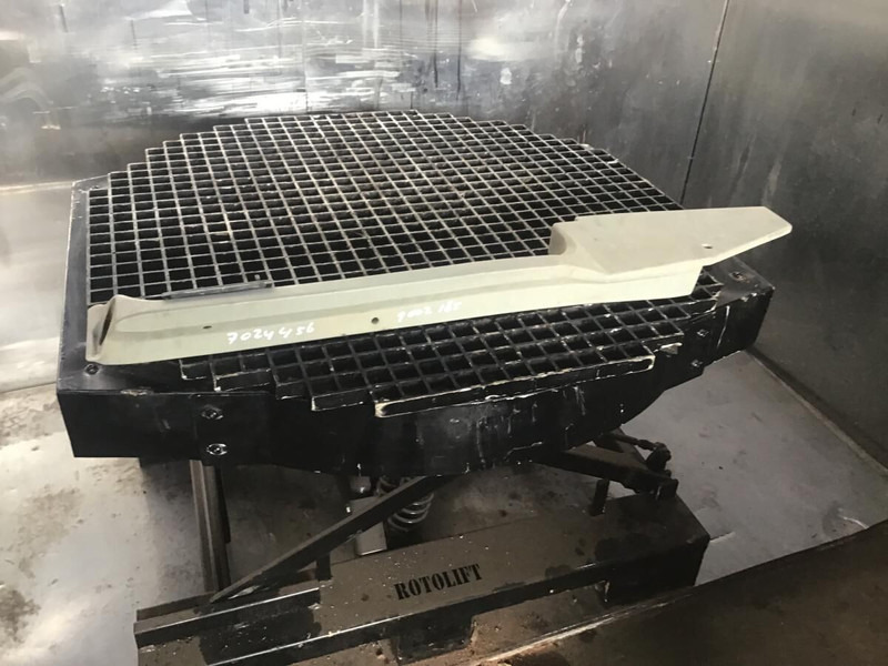 Liebherr R914STD / R914HDSL / R914B / R914 EW / R904 / R924 B / R934 / R934B / R954B / R964B / R974B / R974 - Впускная труба: фото 1 Liebherr R914STD / R914HDSL / R914B / R914 EW / R904 / R924 B / R934 / R934B / R954B / R964B / R974B / R974 - Впускная труба: фото 1