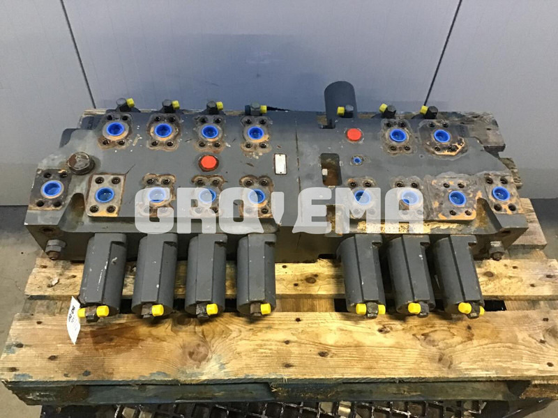 Liebherr R954C / R956 / R960 - Головка блока: фото 1 Liebherr R954C / R956 / R960 - Головка блока: фото 1