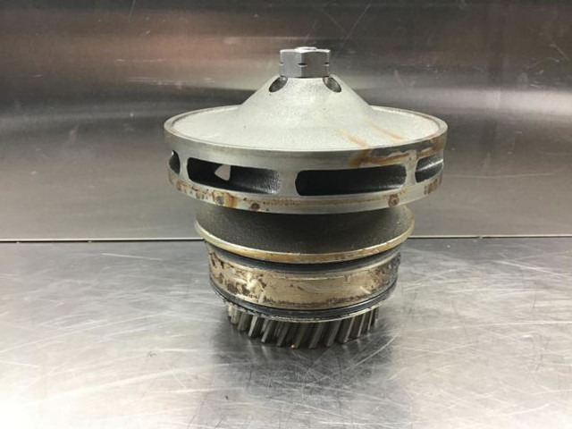 Liebherr Waterpump - Помпа: фото 1 Liebherr Waterpump - Помпа: фото 1