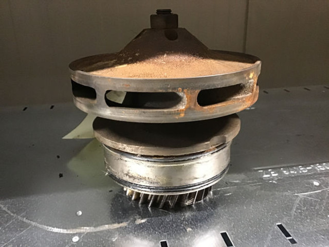 Liebherr Waterpump - Помпа: фото 2 Liebherr Waterpump - Помпа: фото 2