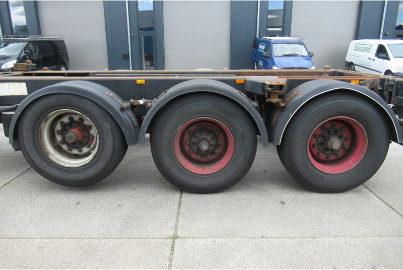 Renders Container Chassis / Extendable on rear / BPW + drum - Полуприцеп-контейнеровоз/ Сменный кузов: фото 5 Renders Container Chassis / Extendable on rear / BPW + drum - Полуприцеп-контейнеровоз/ Сменный кузов: фото 5