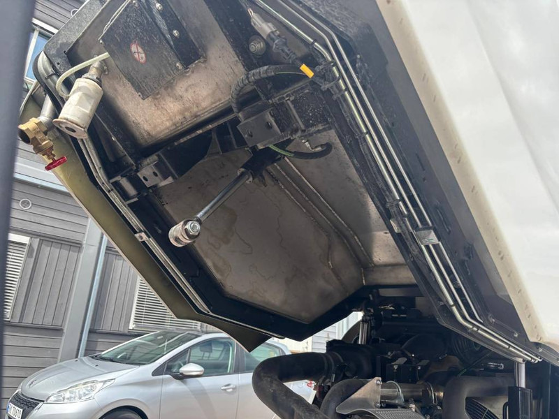 Подметально-уборочная машина Mathieu MC-210 Azura Flex Street Sweeper: фото 11 Подметально-уборочная машина Mathieu MC-210 Azura Flex Street Sweeper: фото 11