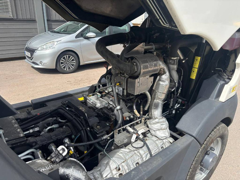 Подметально-уборочная машина Mathieu MC-210 Azura Flex Street Sweeper: фото 10 Подметально-уборочная машина Mathieu MC-210 Azura Flex Street Sweeper: фото 10