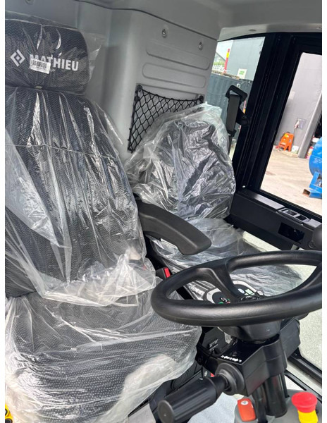 Подметально-уборочная машина Mathieu MC-210 Azura Flex Street Sweeper: фото 16 Подметально-уборочная машина Mathieu MC-210 Azura Flex Street Sweeper: фото 16