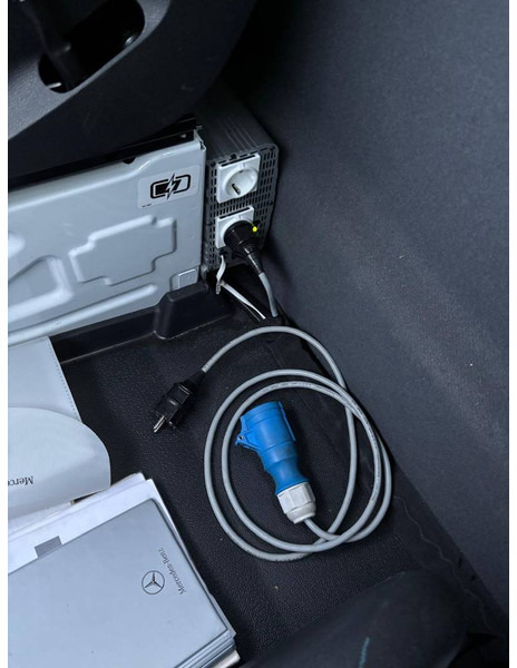 Грузовик с подъемником Mercedes-Benz Dino 230VTH: фото 12 Грузовик с подъемником Mercedes-Benz Dino 230VTH: фото 12