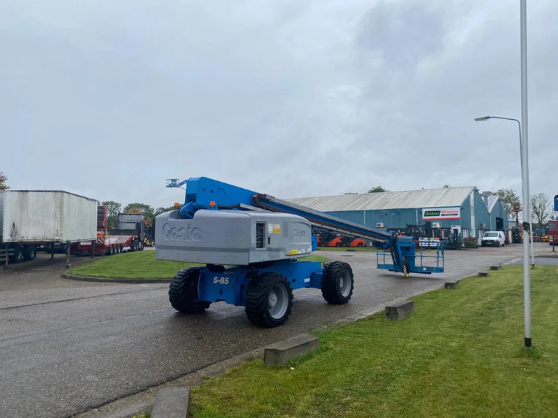 Genie S-85 - Телескопический подъемник: фото 3 Genie S-85 - Телескопический подъемник: фото 3