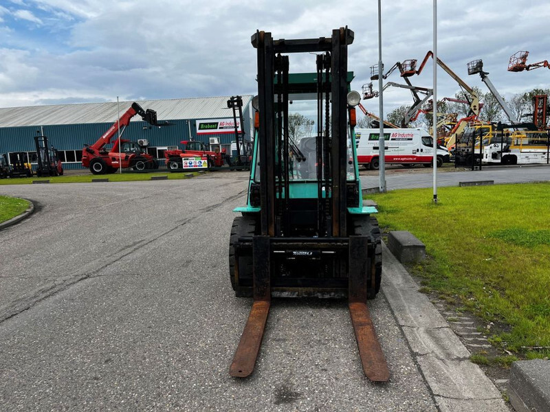 Mitsubishi FD45 - Дизельный погрузчик: фото 5 Mitsubishi FD45 - Дизельный погрузчик: фото 5