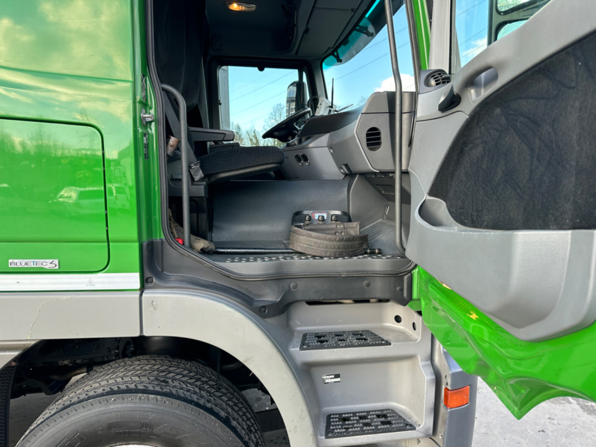 MERCEDES 2551 V8 6x2 Fassi 185-5 Bj.2020 - Самосвал, Автоманипулятор: фото 4 MERCEDES 2551 V8 6x2 Fassi 185-5 Bj.2020 - Самосвал, Автоманипулятор: фото 4