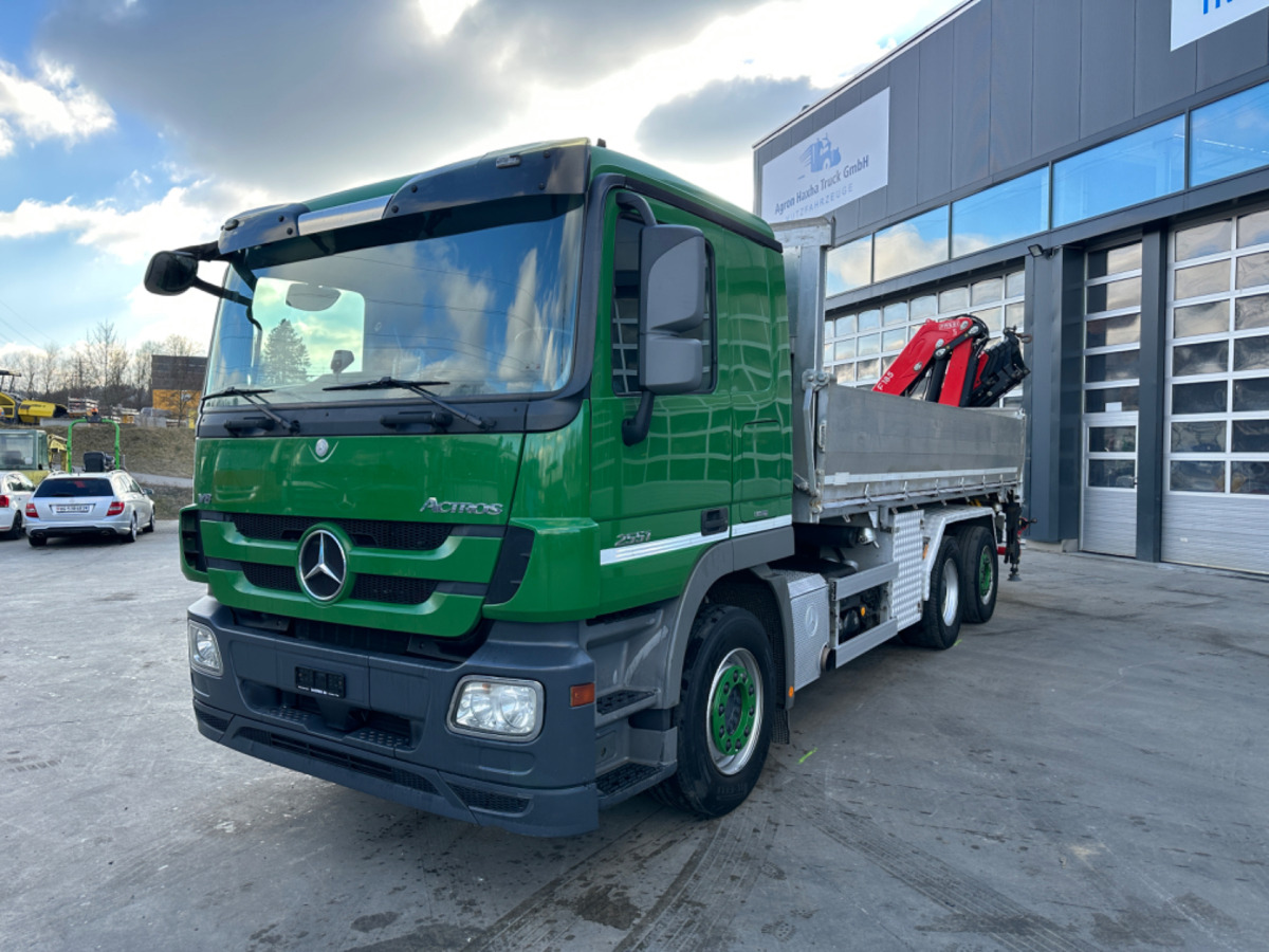 MERCEDES 2551 V8 6x2 Fassi 185-5 Bj.2020 - Самосвал, Автоманипулятор: фото 1 MERCEDES 2551 V8 6x2 Fassi 185-5 Bj.2020 - Самосвал, Автоманипулятор: фото 1