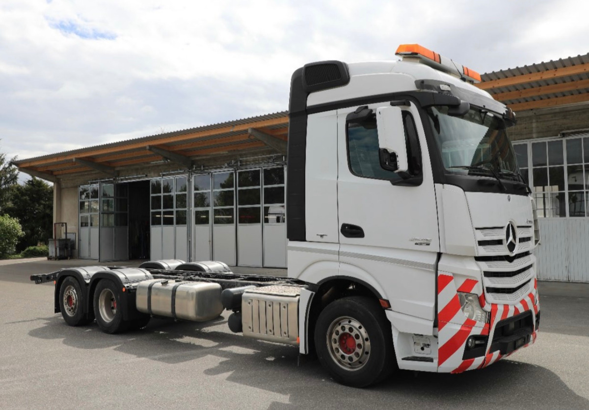 MERCEDES Actros 2548 6x2 - Грузовик-шасси: фото 3 MERCEDES Actros 2548 6x2 - Грузовик-шасси: фото 3