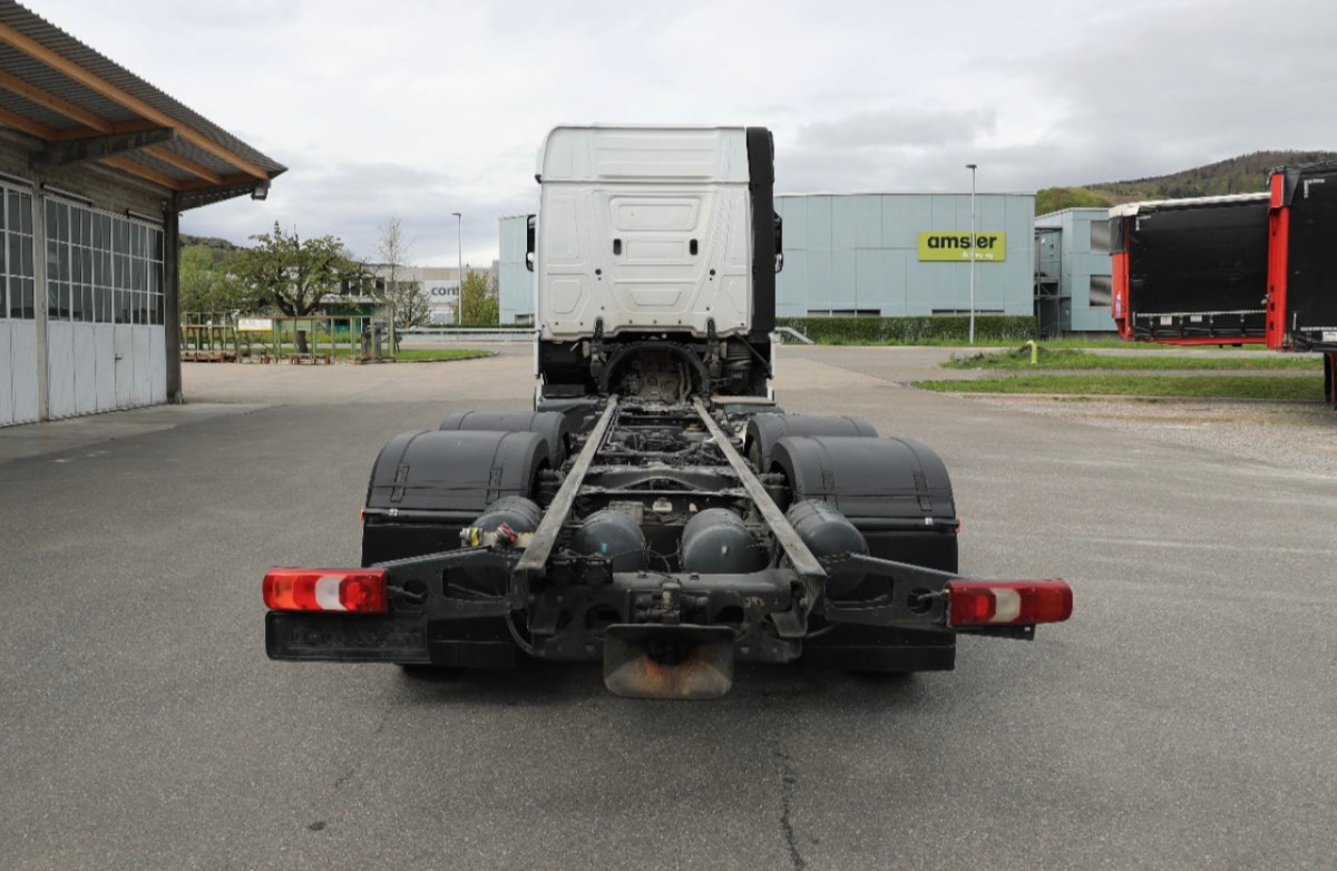 MERCEDES Actros 2548 6x2 - Грузовик-шасси: фото 4 MERCEDES Actros 2548 6x2 - Грузовик-шасси: фото 4