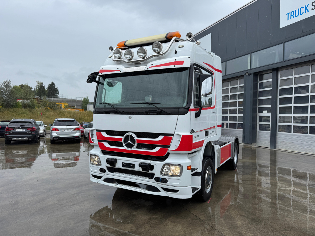 MERCEDES Actros 2044 4x4 - Тягач: фото 1 MERCEDES Actros 2044 4x4 - Тягач: фото 1