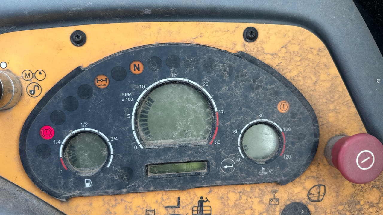 Телескопический погрузчик HAULOTTE HTL 4014: фото 6 Телескопический погрузчик HAULOTTE HTL 4014: фото 6