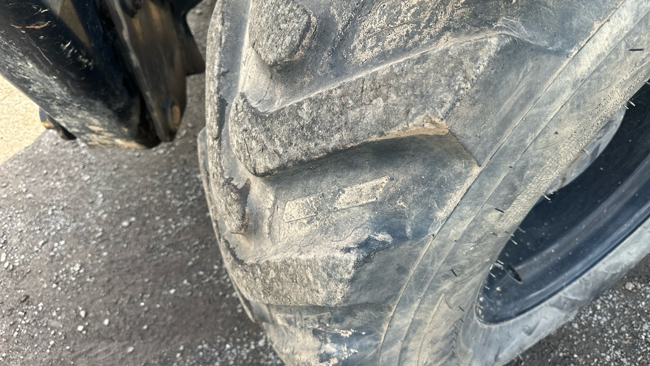 Телескопический погрузчик HAULOTTE HTL 4014: фото 15 Телескопический погрузчик HAULOTTE HTL 4014: фото 15