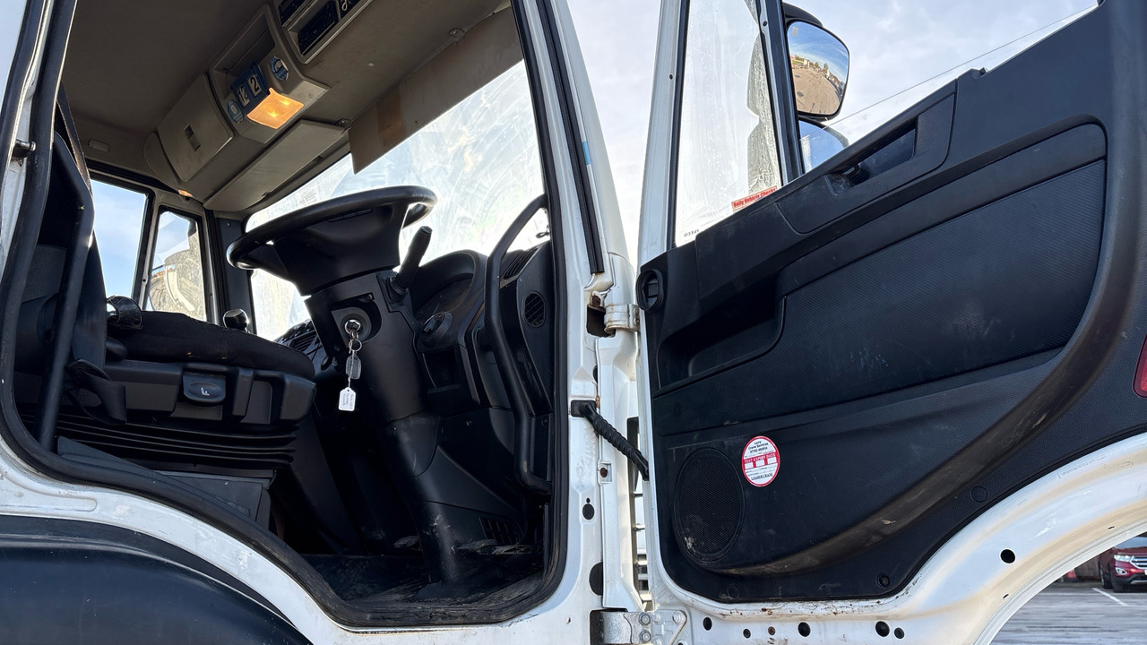 IVECO EUROCARGO 120-190 - Грузовик бортовой/ Платформа, Автоманипулятор: фото 5 IVECO EUROCARGO 120-190 - Грузовик бортовой/ Платформа, Автоманипулятор: фото 5