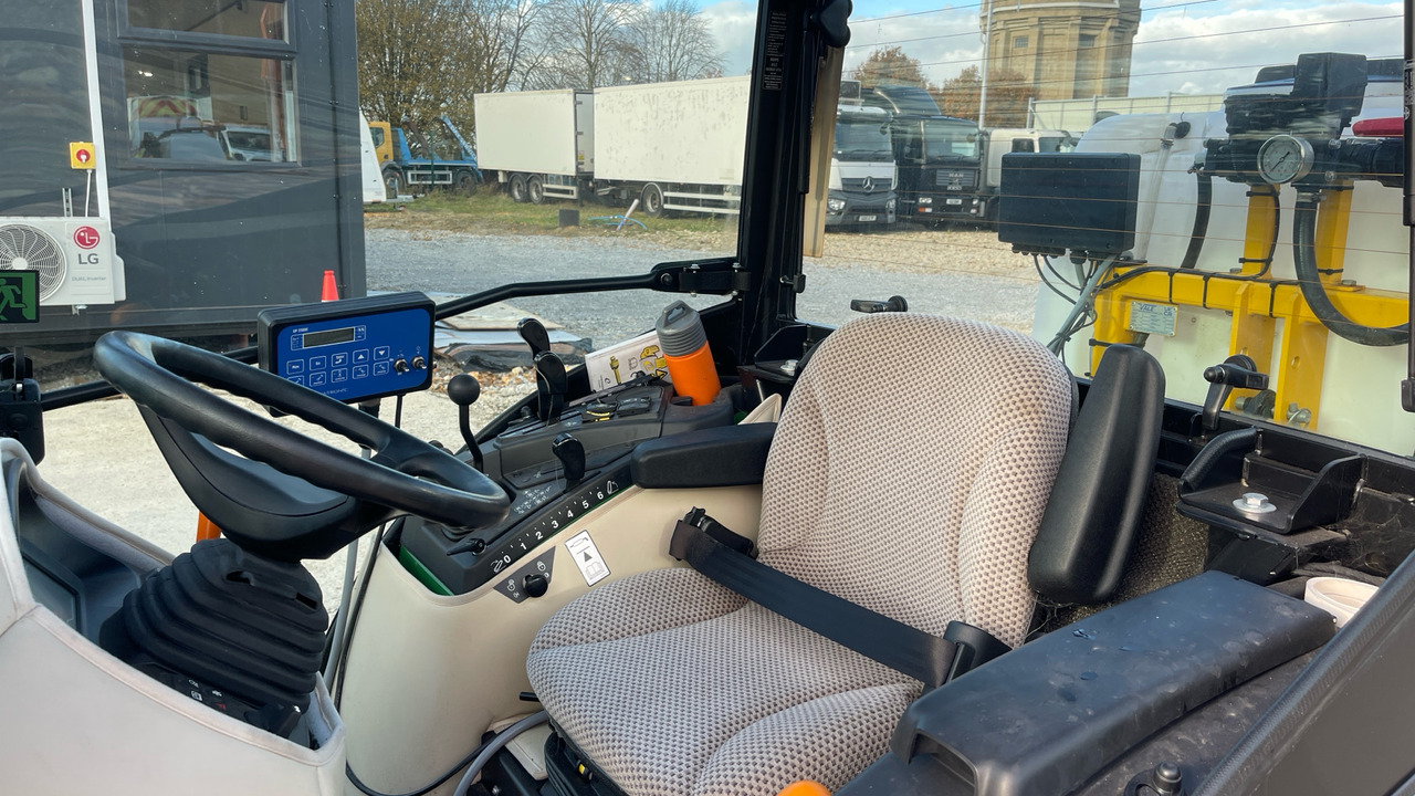 JOHN DEERE 2038R - Трактор: фото 5 JOHN DEERE 2038R - Трактор: фото 5