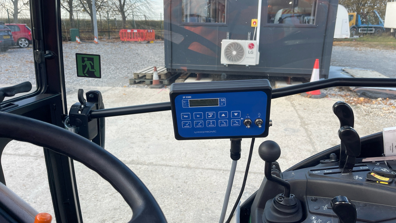 Трактор JOHN DEERE 2038R: фото 8