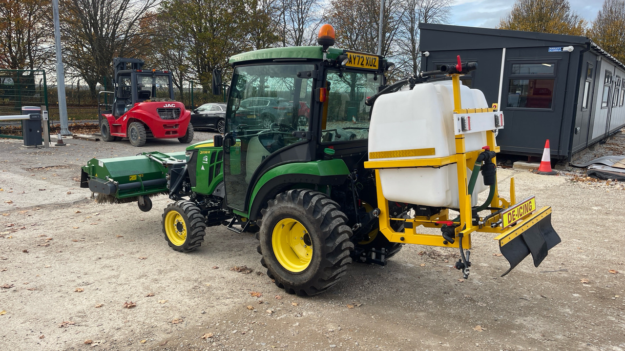 JOHN DEERE 2038R - Трактор: фото 3 JOHN DEERE 2038R - Трактор: фото 3