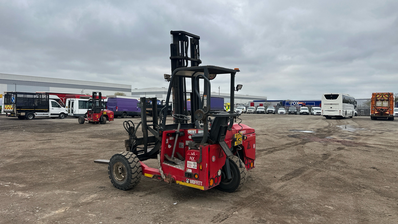 MOFFETT M4 20.3 - Мобильный вилочный погрузчик: фото 3 MOFFETT M4 20.3 - Мобильный вилочный погрузчик: фото 3