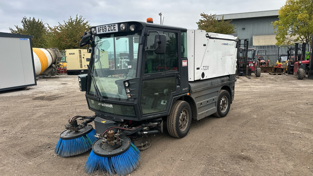 SCHMIDT SWINGO 200 - Подметально-уборочная машина: фото 2 SCHMIDT SWINGO 200 - Подметально-уборочная машина: фото 2