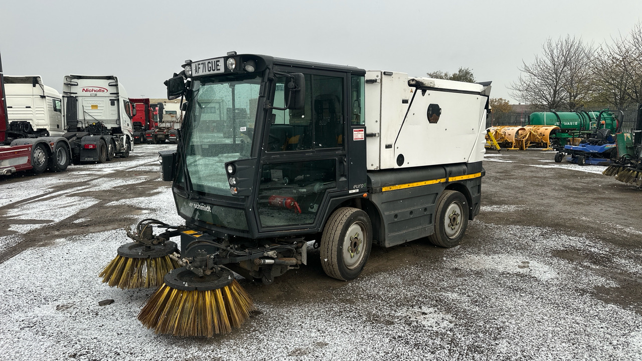 SCHMIDT SWINGO 200 - Подметально-уборочная машина: фото 2 SCHMIDT SWINGO 200 - Подметально-уборочная машина: фото 2