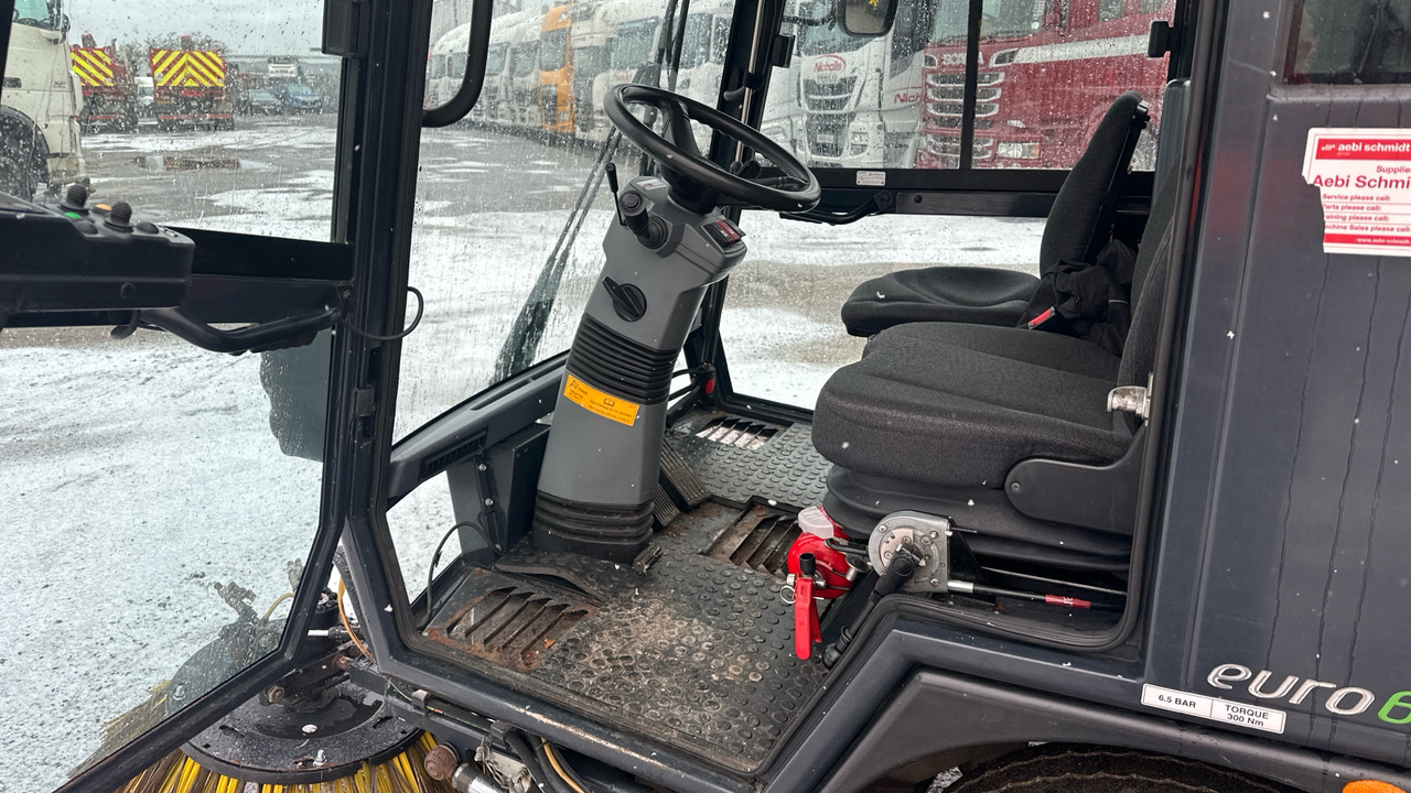 SCHMIDT SWINGO 200 - Подметально-уборочная машина: фото 5 SCHMIDT SWINGO 200 - Подметально-уборочная машина: фото 5