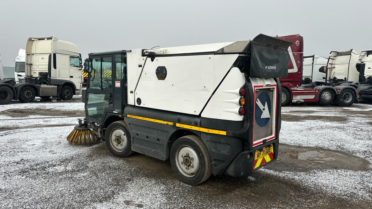 SCHMIDT SWINGO 200 - Подметально-уборочная машина: фото 3 SCHMIDT SWINGO 200 - Подметально-уборочная машина: фото 3