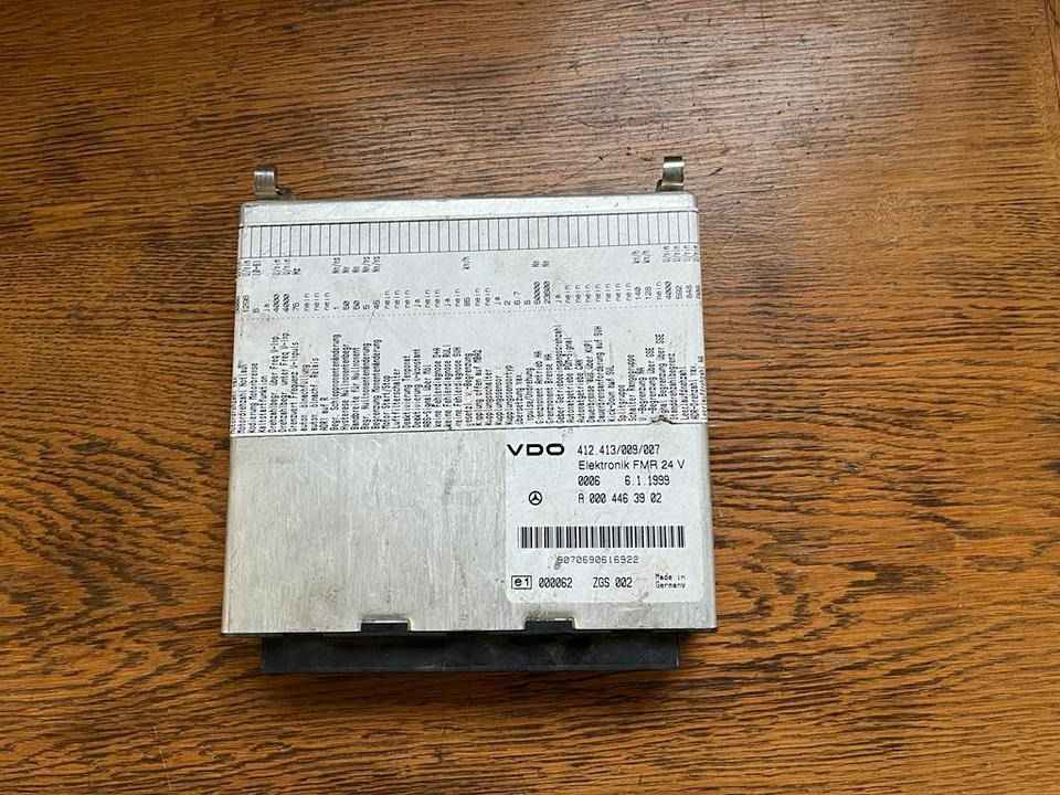 Mercedes Atego VDO Elektronik FMR Steuergerät A 000 446 39 02 - Блок управления для Грузовиков: фото 1 Mercedes Atego VDO Elektronik FMR Steuergerät A 000 446 39 02 - Блок управления для Грузовиков: фото 1