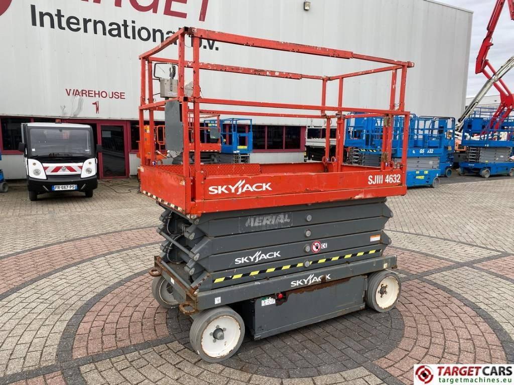 SkyJack SJIII-4632 Electric 4632 Scissor Work Lift 1170cm - Ножничный подъемник: фото 1 SkyJack SJIII-4632 Electric 4632 Scissor Work Lift 1170cm - Ножничный подъемник: фото 1