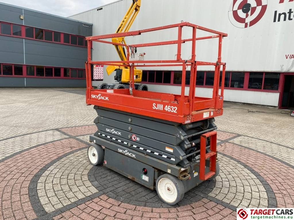 SkyJack SJIII-4632 Electric 4632 Scissor Work Lift 1170cm - Ножничный подъемник: фото 4 SkyJack SJIII-4632 Electric 4632 Scissor Work Lift 1170cm - Ножничный подъемник: фото 4
