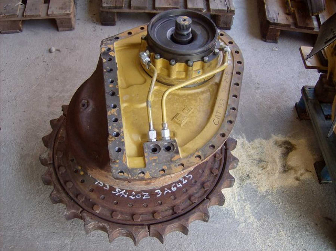 Caterpillar 953 RIDUTTORE DI TRASLAZIONE DESTRO COMPLETO DI RUOTA MOTRICE 3A6425 - Трансмиссия для Строительной техники: фото 1 Caterpillar 953 RIDUTTORE DI TRASLAZIONE DESTRO COMPLETO DI RUOTA MOTRICE 3A6425 - Трансмиссия для Строительной техники: фото 1
