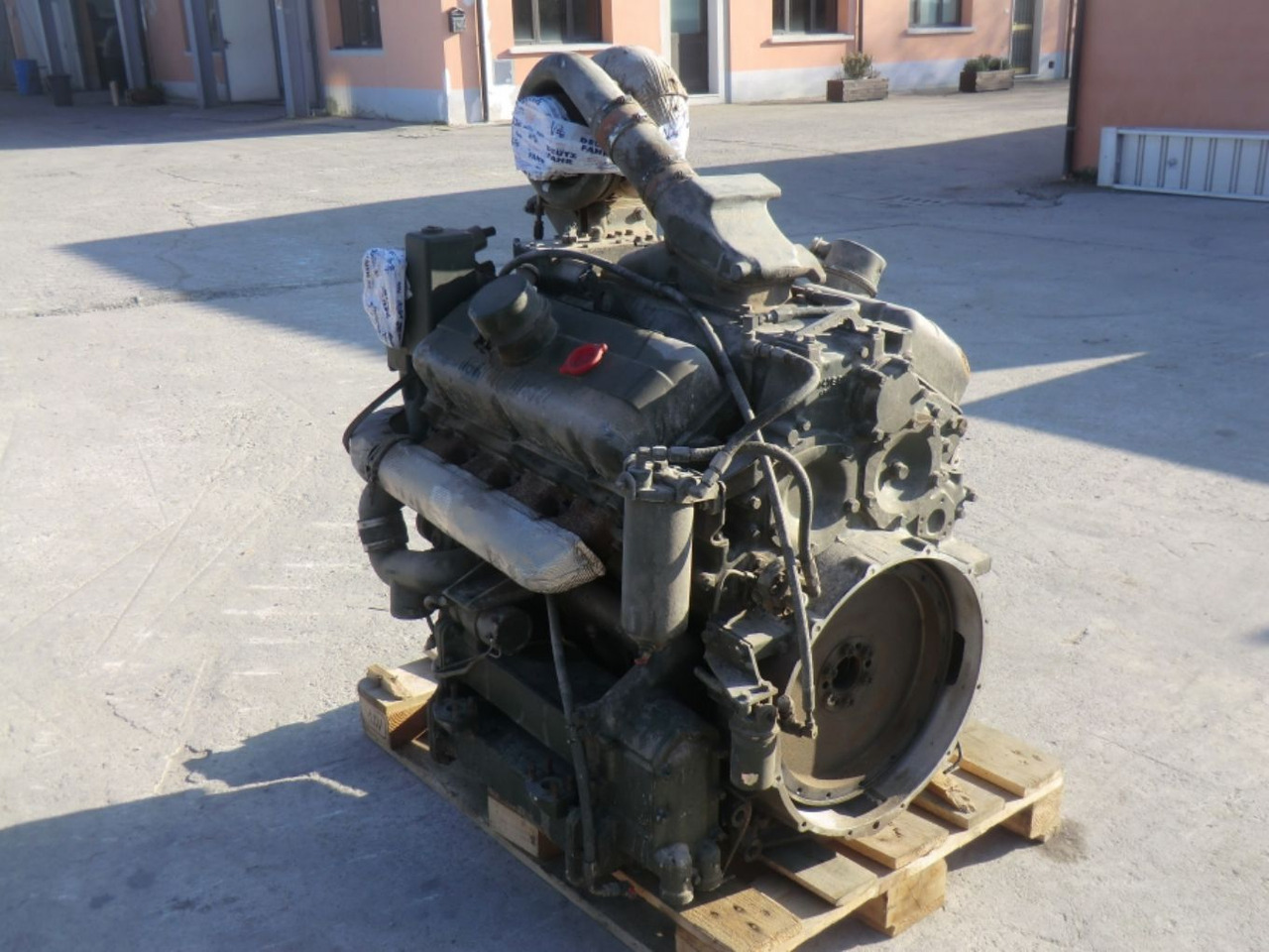 DETROIT DIESEL 8V53 MOTORE MARINO USATO. TIPO D.W. - L.S. COMPLETO DI TURBO E MOTORINO DI AVVIAMENTO. - Двигатель для Строительной техники: фото 2 DETROIT DIESEL 8V53 MOTORE MARINO USATO. TIPO D.W. - L.S. COMPLETO DI TURBO E MOTORINO DI AVVIAMENTO. - Двигатель для Строительной техники: фото 2