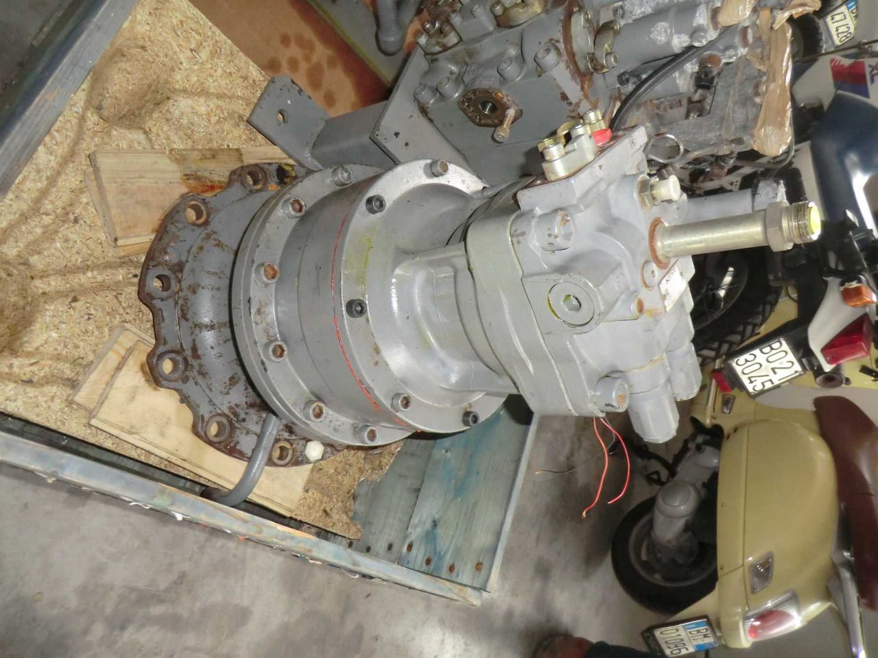 HITACHI ZX240 BAS RIDUTTORE DI ROTAZIONE APERTO E CONTROLLATO. - Трансмиссия для Строительной техники: фото 1 HITACHI ZX240 BAS RIDUTTORE DI ROTAZIONE APERTO E CONTROLLATO. - Трансмиссия для Строительной техники: фото 1