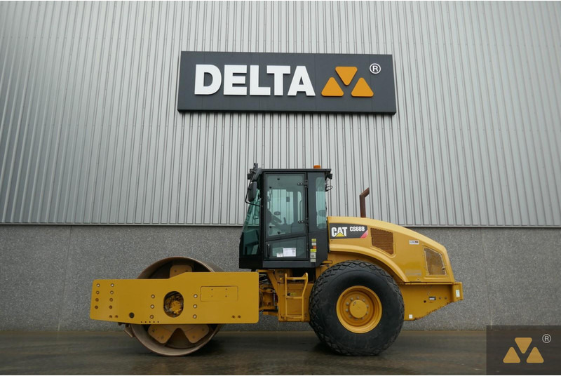 Caterpillar CS68B - Каток: фото 1 Caterpillar CS68B - Каток: фото 1