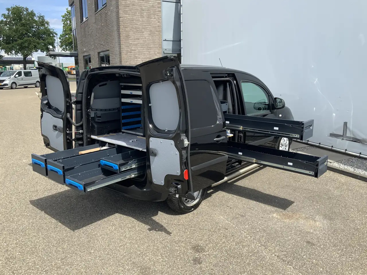 Renault Kangoo 1.5 dCi 90 Energy Comfort Plus .Sortimo Kasten Com - Легковой фургон: фото 4 Renault Kangoo 1.5 dCi 90 Energy Comfort Plus .Sortimo Kasten Com - Легковой фургон: фото 4