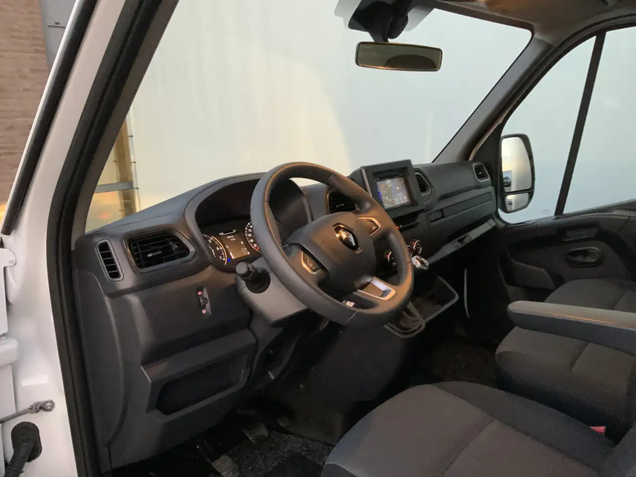 Фургон с закрытым кузовом Renault Master T35 2.3 dCi 145 L3 Meubelbak&Klep Zijdeur Airco Cr: фото 10 Фургон с закрытым кузовом Renault Master T35 2.3 dCi 145 L3 Meubelbak&Klep Zijdeur Airco Cr: фото 10