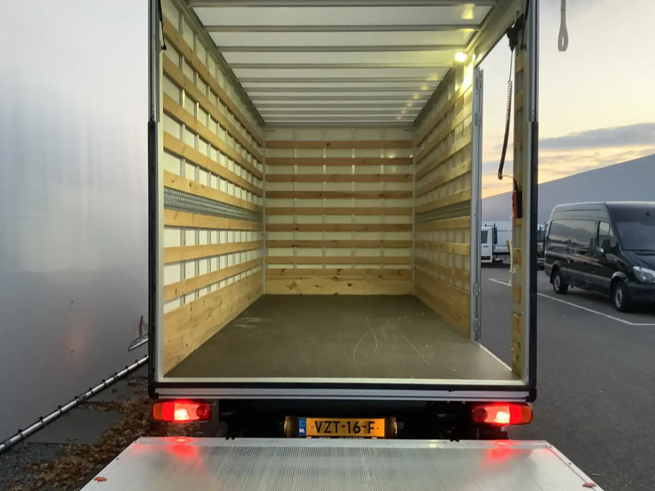 Фургон с закрытым кузовом Renault Master T35 2.3 dCi 145 L3 Meubelbak&Klep Zijdeur Airco Cr: фото 22 Фургон с закрытым кузовом Renault Master T35 2.3 dCi 145 L3 Meubelbak&Klep Zijdeur Airco Cr: фото 22