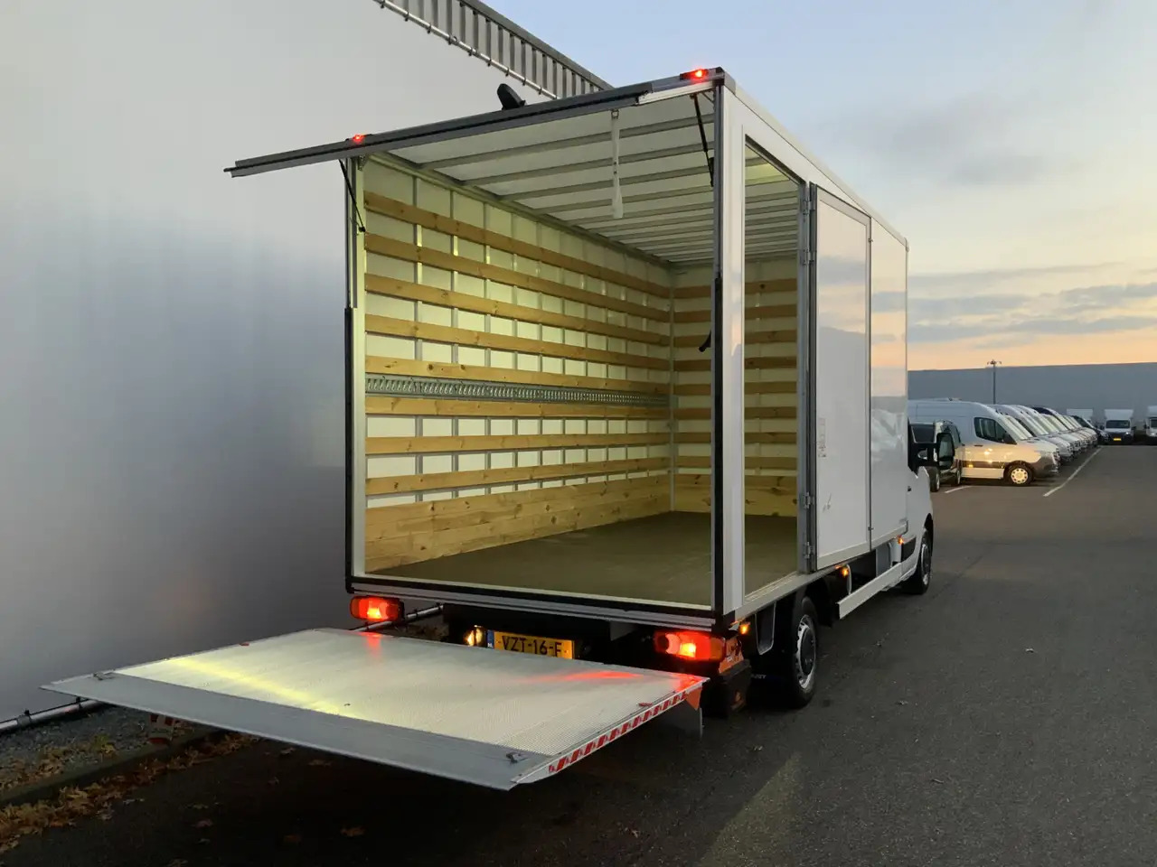 Фургон с закрытым кузовом Renault Master T35 2.3 dCi 145 L3 Meubelbak&Klep Zijdeur Airco Cr: фото 23 Фургон с закрытым кузовом Renault Master T35 2.3 dCi 145 L3 Meubelbak&Klep Zijdeur Airco Cr: фото 23