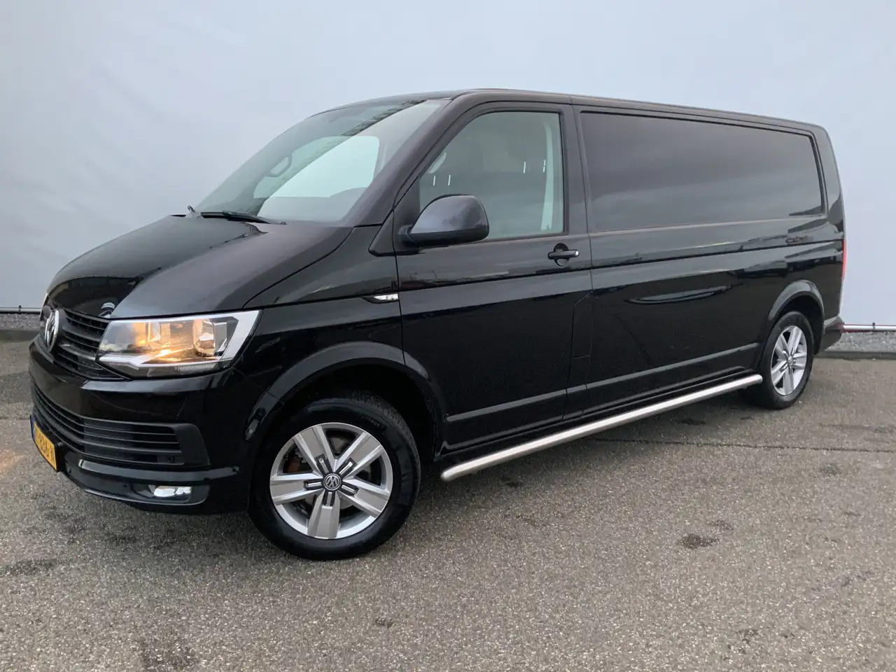 Volkswagen T6 Transporter 2.0 TDI L2H2 Highline Automaat Airco Cruise Navi A - Цельнометаллический фургон: фото 1 Volkswagen T6 Transporter 2.0 TDI L2H2 Highline Automaat Airco Cruise Navi A - Цельнометаллический фургон: фото 1