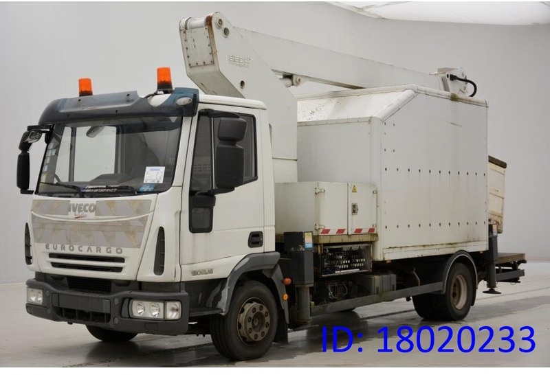 Iveco Eurocargo 120E18 - Грузовик с подъемником: фото 1 Iveco Eurocargo 120E18 - Грузовик с подъемником: фото 1