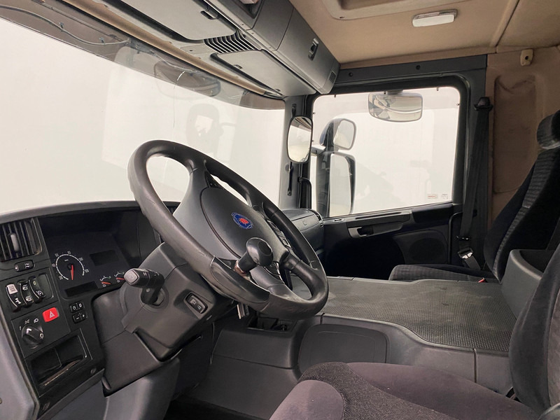 Грузовик с закрытым кузовом Scania P230: фото 8