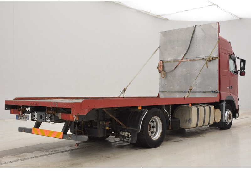 Volvo FH12.460 Globetrotter - Грузовик бортовой/ Платформа: фото 4 Volvo FH12.460 Globetrotter - Грузовик бортовой/ Платформа: фото 4