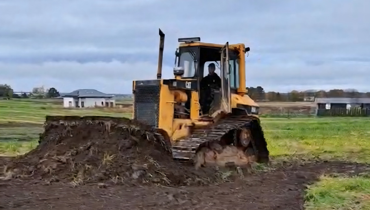 CATERPILLAR D5 M - Бульдозер: фото 1 CATERPILLAR D5 M - Бульдозер: фото 1