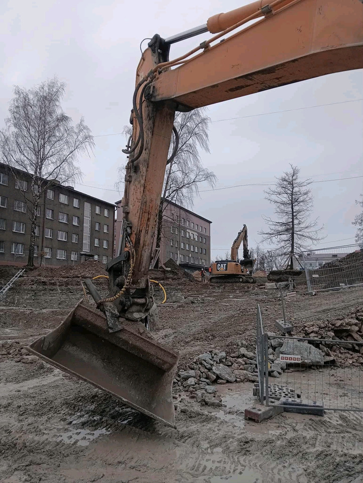 Hyundai R 300 - Гусеничный экскаватор: фото 3 Hyundai R 300 - Гусеничный экскаватор: фото 3