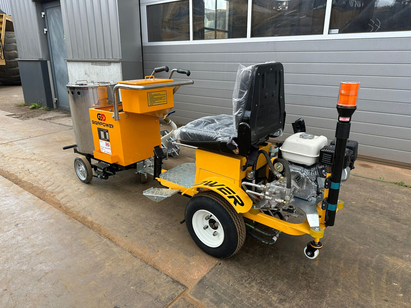 Giga power 860 Road Marking Machine - Асфальтоукладочная техника: фото 2 Giga power 860 Road Marking Machine - Асфальтоукладочная техника: фото 2