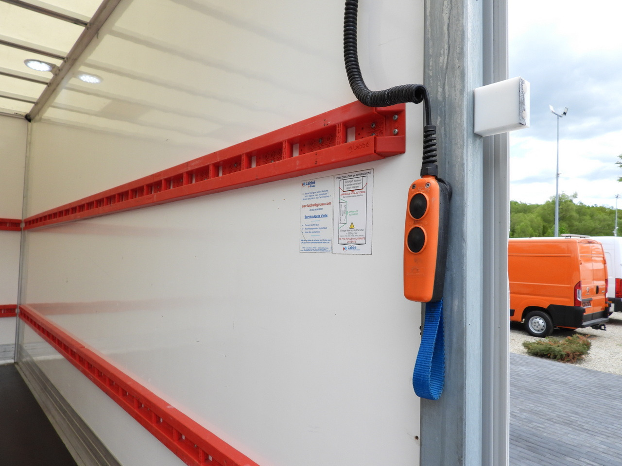 Фургон с закрытым кузовом CITROEN JUMPER BOX LIFT 8 PALLETS CRUISE CONTROL NAVIGATION AIR CONDITIONING 165HP: фото 21 Фургон с закрытым кузовом CITROEN JUMPER BOX LIFT 8 PALLETS CRUISE CONTROL NAVIGATION AIR CONDITIONING 165HP: фото 21