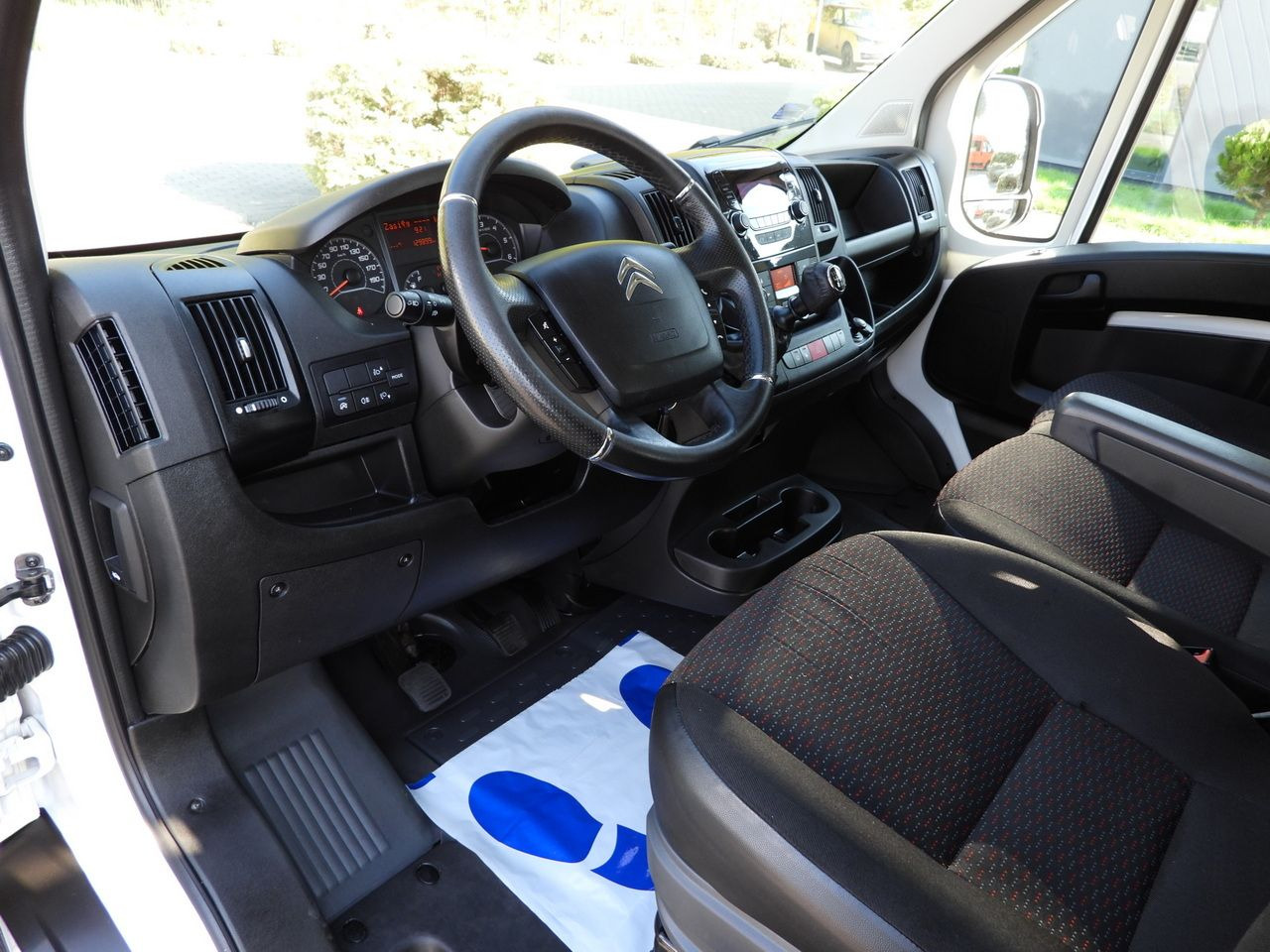 CITROEN JUMPER STAKE BODY DOUBLE CABIN DOKA 7 SEATS PNEUMATICS AIR CONDITIONING 140HP - Грузопассажирский фургон: фото 2 CITROEN JUMPER STAKE BODY DOUBLE CABIN DOKA 7 SEATS PNEUMATICS AIR CONDITIONING 140HP - Грузопассажирский фургон: фото 2